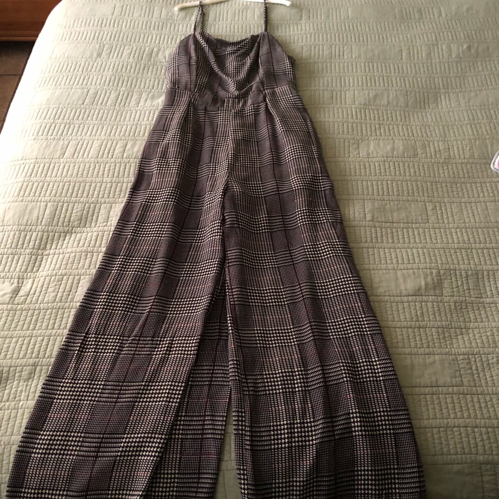 Patterned Junpsuit - Picture 2 of 4